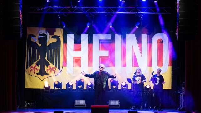 Eklat um Hymne: Sänger Heino unterstützt Feuerwehrmann
