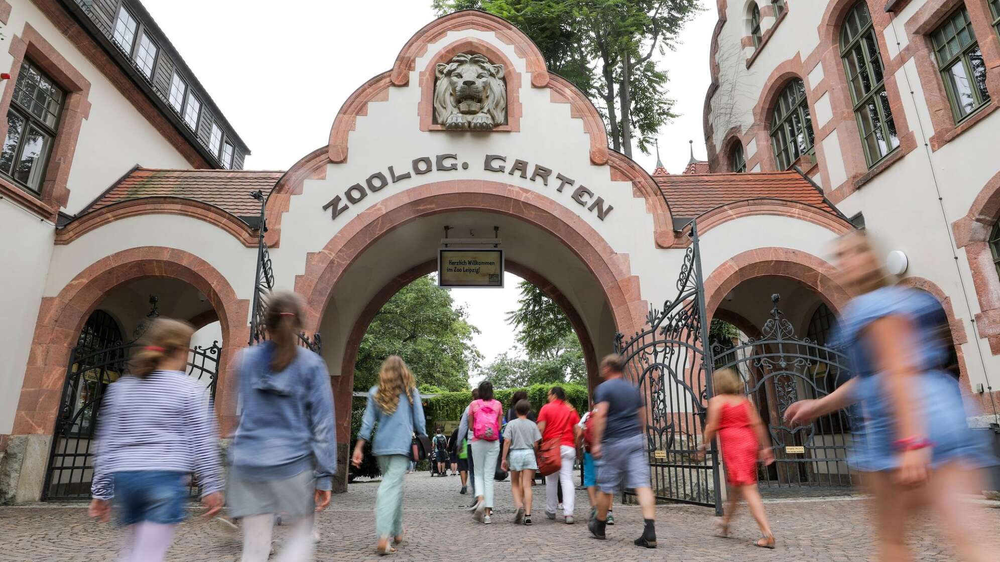 Besucher im Zoo Leipzig