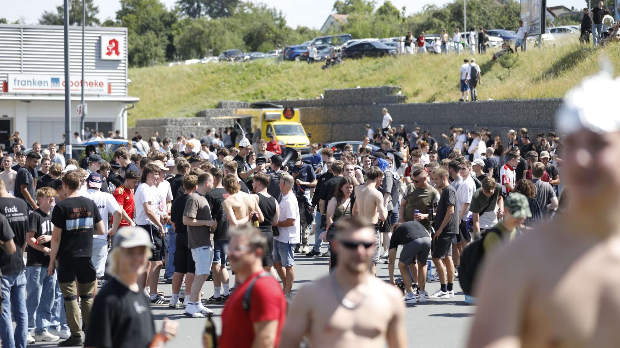 Tausende in Altschauerberg - Hater des «Drachenlords»