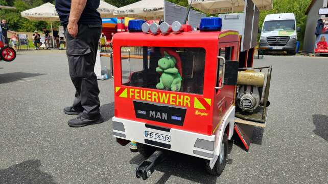 Wie Kinderfeuerwehrautos fürs Ehrenamt begeistern sollen