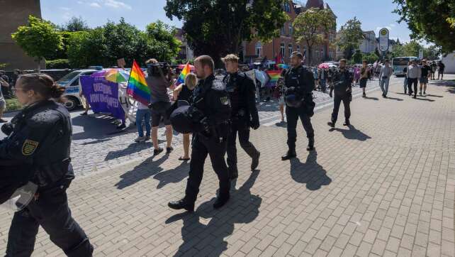 Queere Community feiert CSD in Bautzen - Gegenproteste