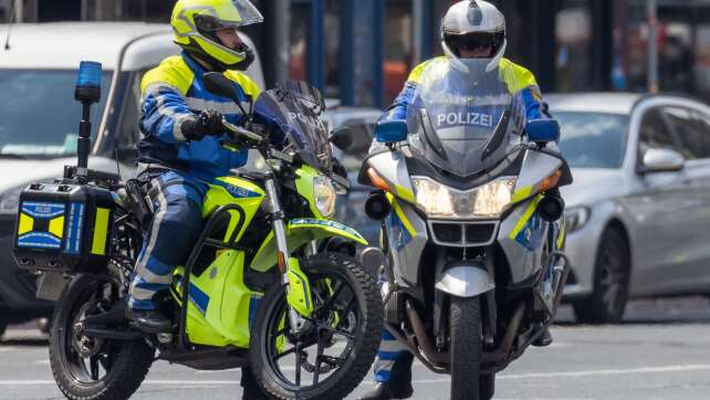 Nürnberger Polizei geht mit E-Motorrädern auf Streife