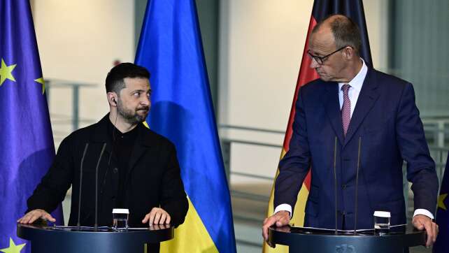 Selenskyj persönlich bei Ukraine-Schalten in Berlin dabei
