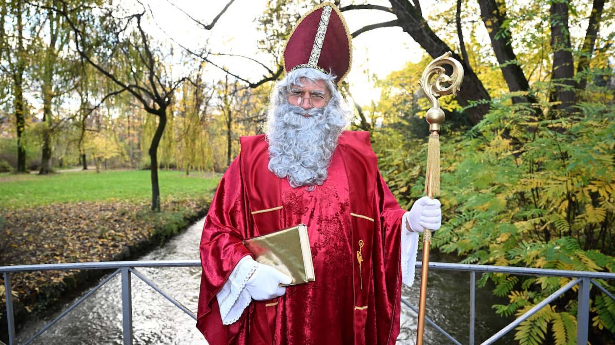 Nikolaus auf Brücke