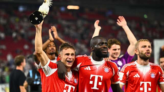 Tierischer Titel-Jubel: Die Bayern und ihr Kakadu
