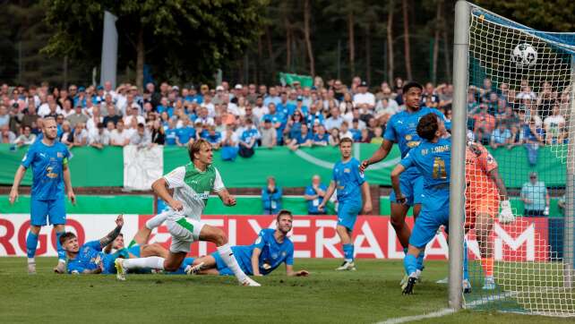 Zwei Platzverweise: Fürth schlägt Möhlmanns Heimatverein
