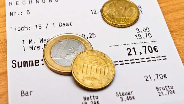 Großer Trinkgeld-Atlas: So viel wird im Urlaub und bei uns in Bayern erwartet