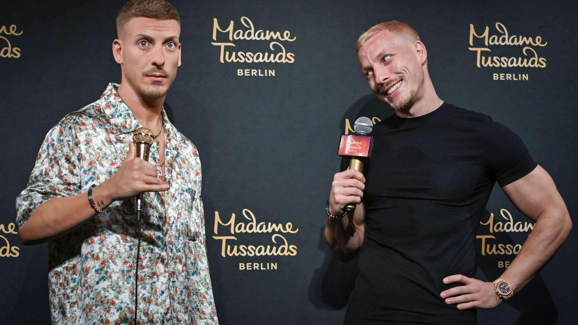 Comedian Lobrecht präsentiert Wachsfigur bei Madame Tussauds