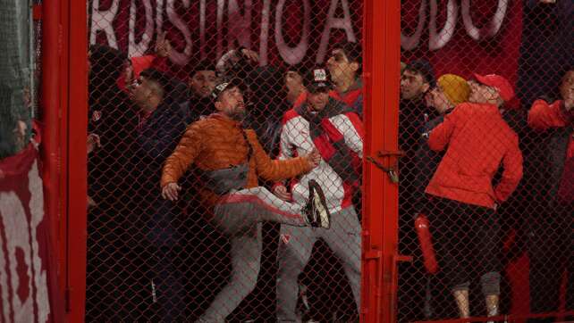 Krawalle auf den Rängen: Spiel in Buenos Aires abgebrochen