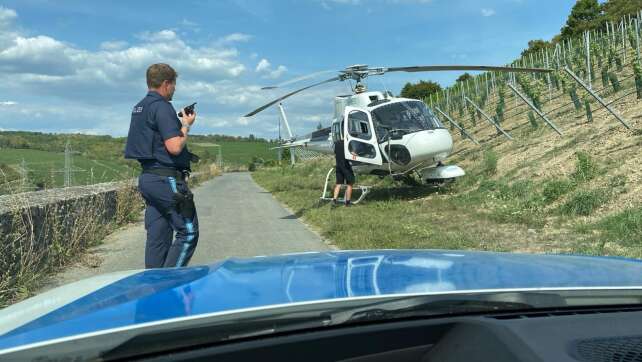 Maschinenschaden zwingt Helikopter zur Landung in Weinbergen