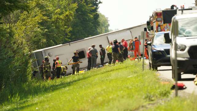 Mehrere Tote bei Busunfall in New York