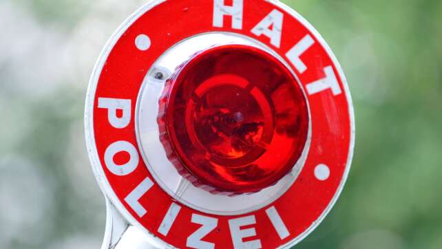 Autofahrerin flieht mit 200 km/h vor Polizei
