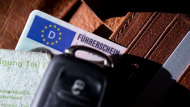 Männer betrügen mit Führerscheinen