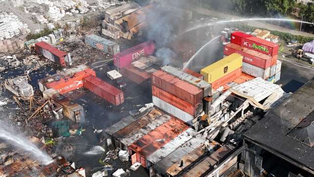Hamburger Hafen: Größter Brand auf Gelände gelöscht