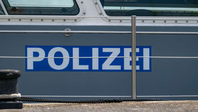 Sportboot und Kabinenschiff kollidieren - zwei Verletzte
