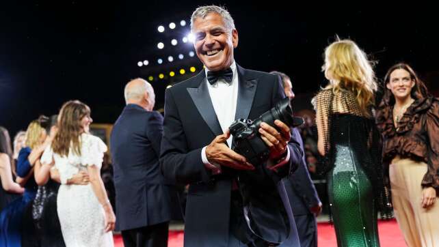 George Clooney trotz Krankheit auf dem roten Teppich