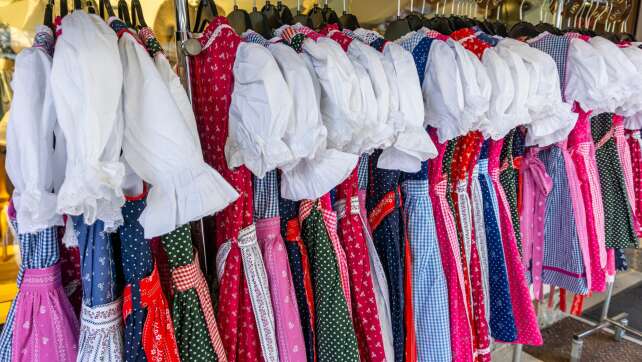 Dirndl-Trends 2025: Diese Tracht ist dieses Jahr angesagt