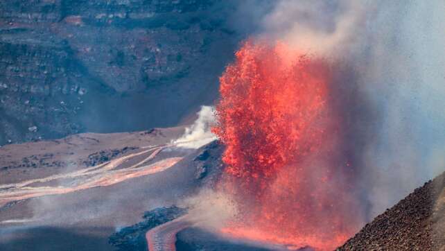 Lava und Wirbelwinde: Vulkan Kilauea auf Hawaii bricht aus
