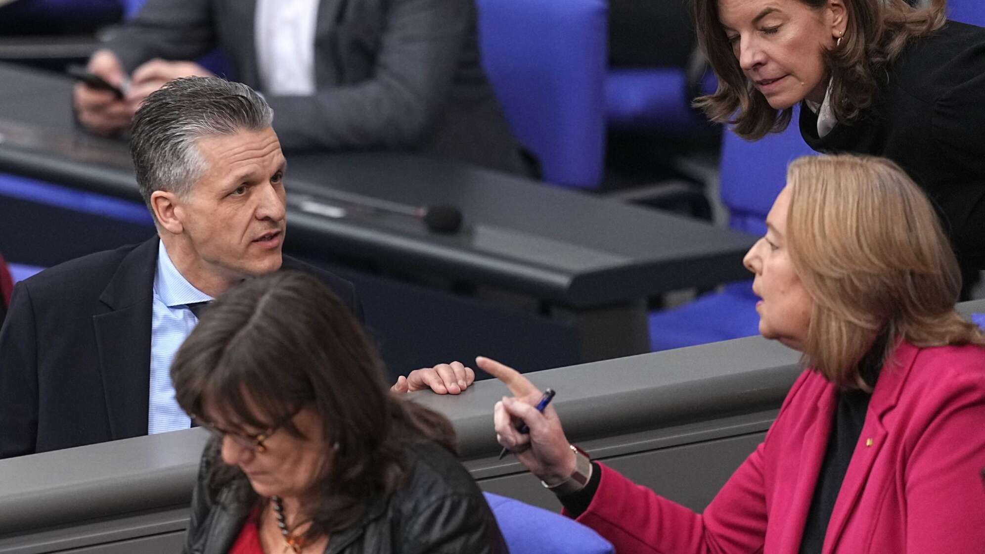 Frei und Bas im Bundestag