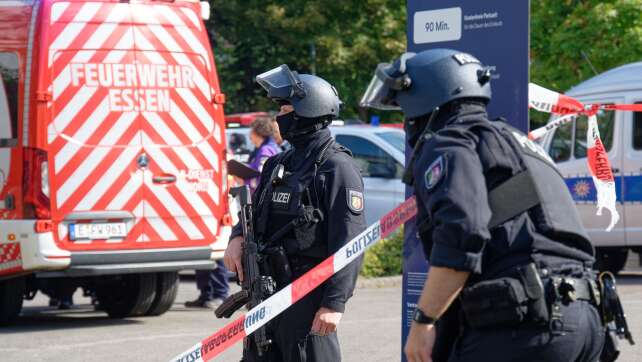 Messerangriff an Schule: Lehrerin verletzt - Schüler gefasst