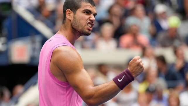 Alcaraz dank Sieg im Topstar-Duell mit Djokovic im Finale