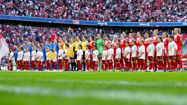 «Neuer Meilenstein»: FC Bayern siegt vor Rekordkulisse