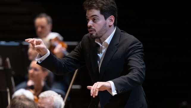 Festival lädt Philharmoniker mit Dirigent aus Israel aus