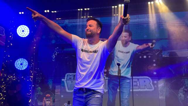 Schlagersänger Wendler feiert Rückkehr an den Ballermann