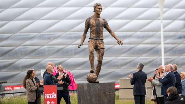 Beckenbauer-Statue in München enthüllt: «Legenden bleiben»