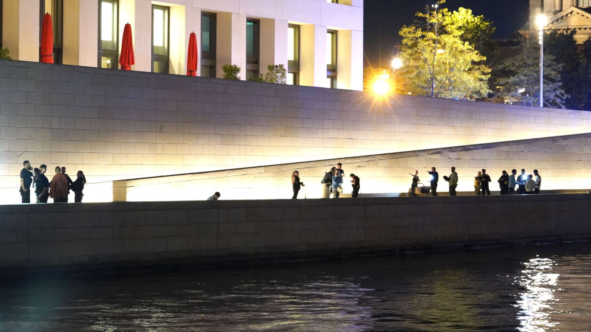 Verletzte bei Gruppen-Schlägerei am Humboldt-Forum