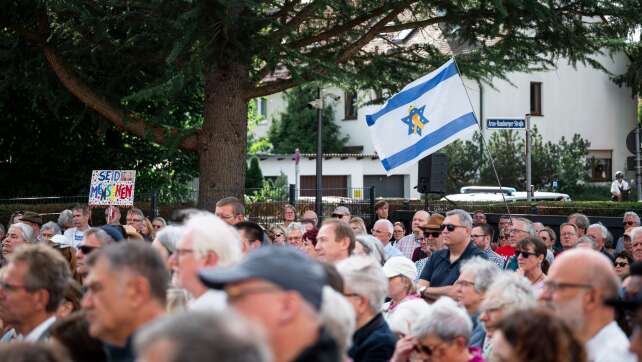 Menschenkette gegen Antisemitismus - zeitgleich Gaza-Demo
