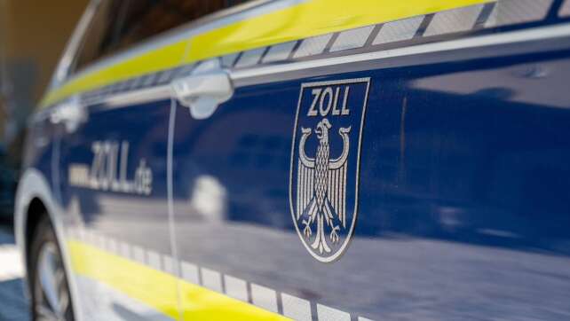 Zoll findet Papageieneier in Auto aus Österreich