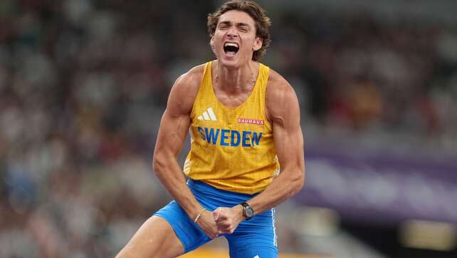 Kuss nach Weltrekord: Duplantis springt in neue Dimension