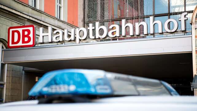 Jugendlicher bedroht und Bundespolizist gebissen