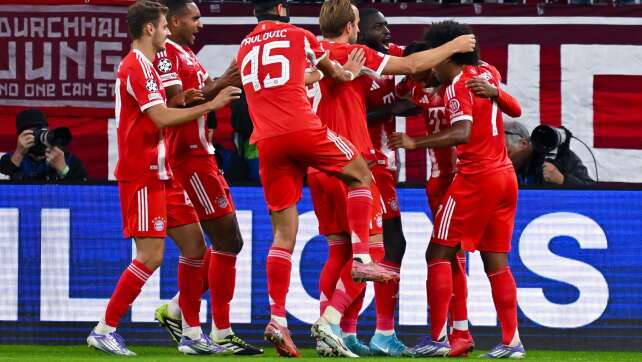 Bayern reiten mit Vorarbeiter Kane auf der Frühform-«Welle»