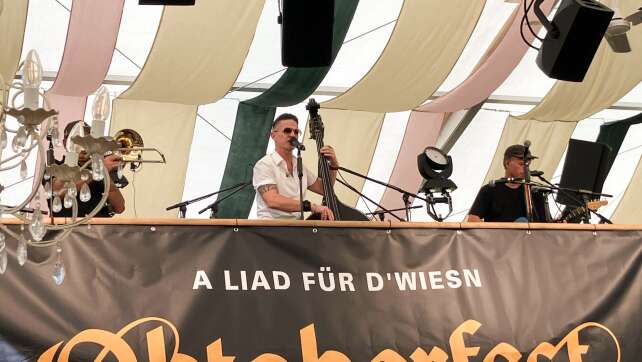 Michael Fenzl singt «A Liad für d’Wiesn»