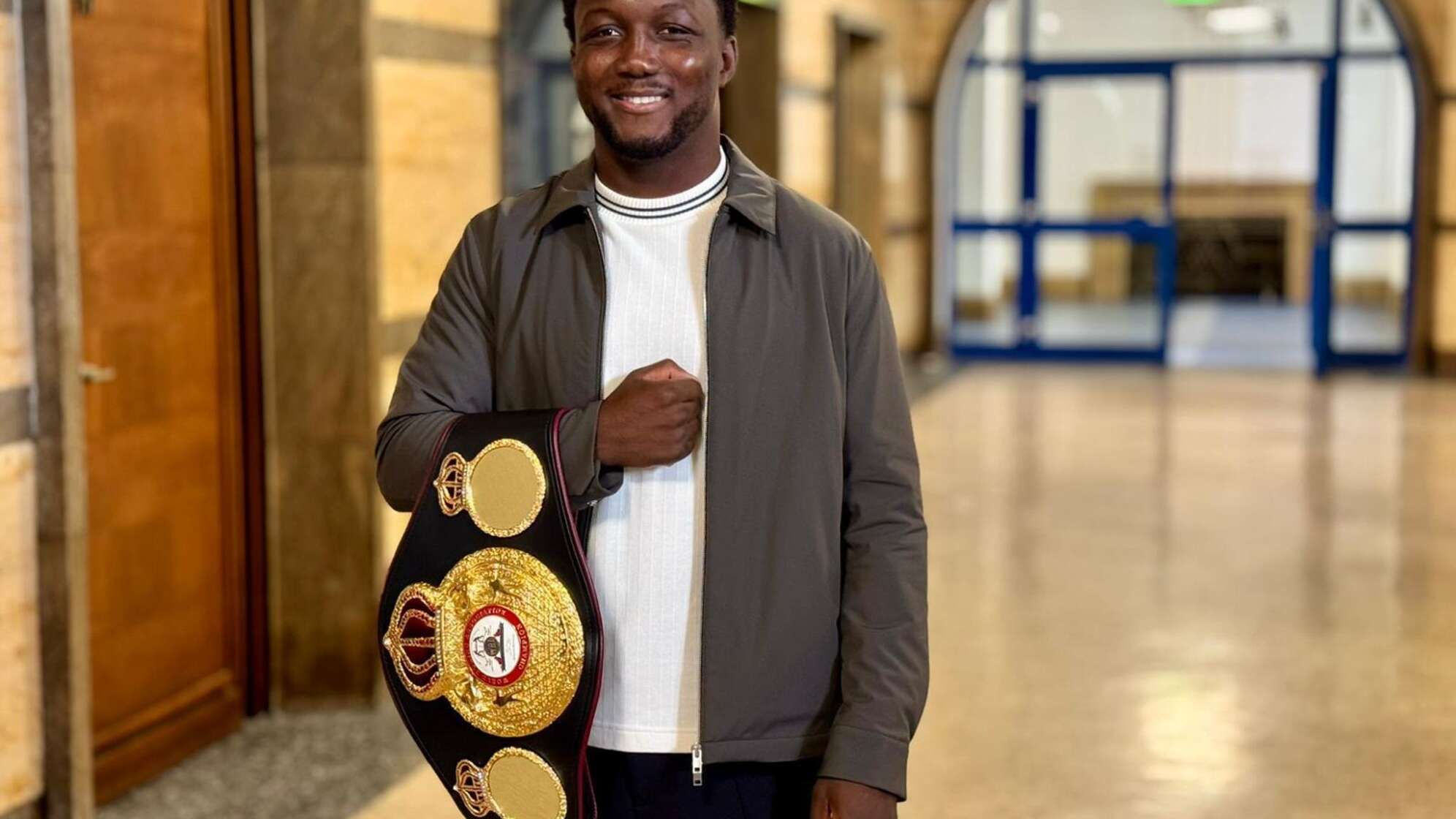 Boxprofi Abass Baraou im Rathaus Oberhausen empfangen