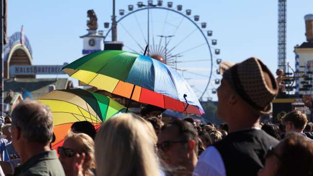 31 Grad auf der Wiesn - Hitze macht Besuchern zu schaffen