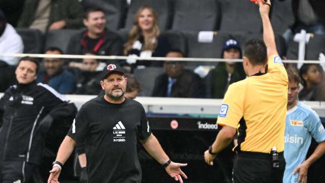 Eintracht verliert - Baumgart zeigt Stinkefinger und fliegt