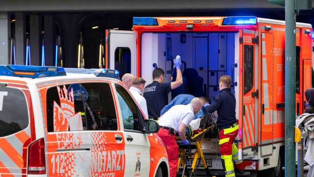 Streit eskaliert: Frau nach Messerangriff in Lebensgefahr