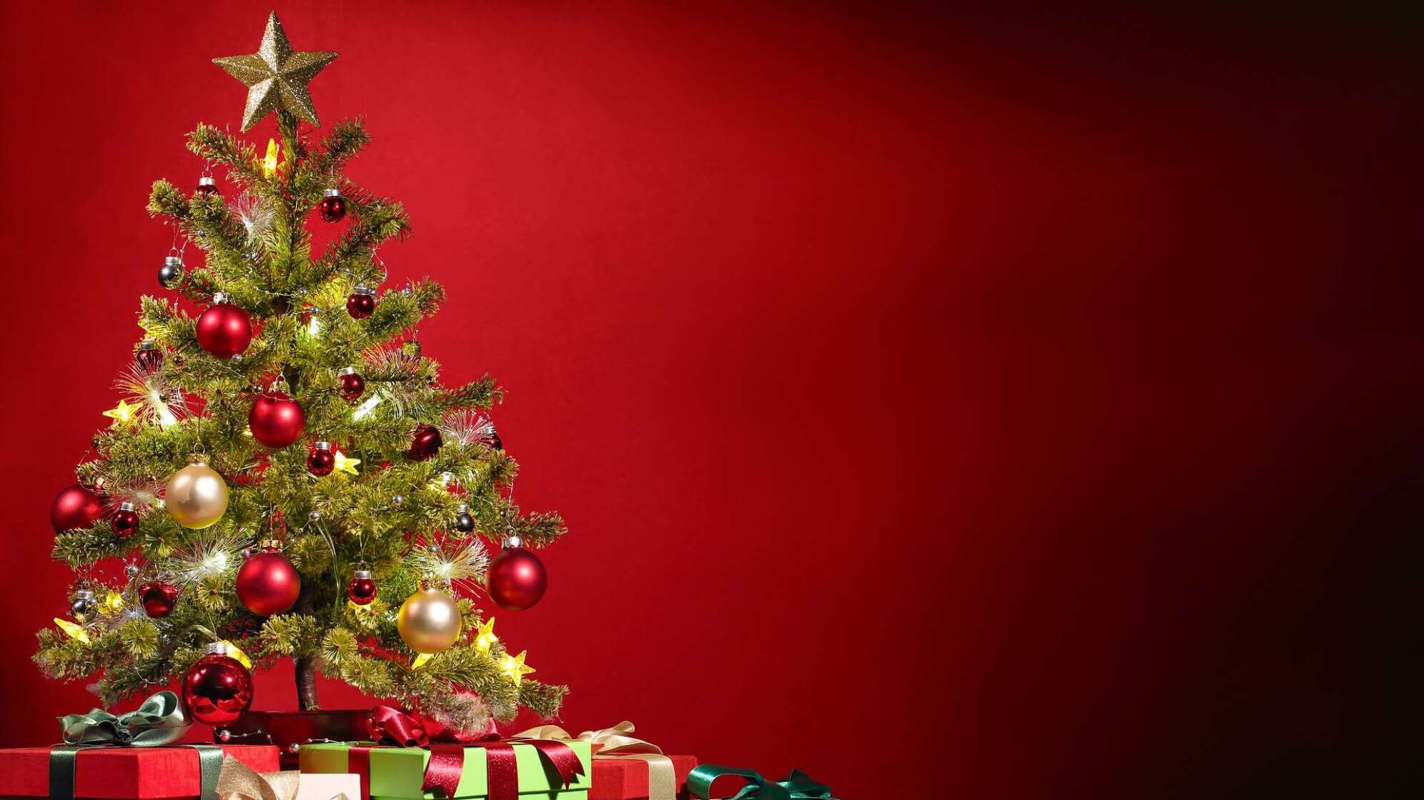 Weihnachtsbaum mit Geschenken