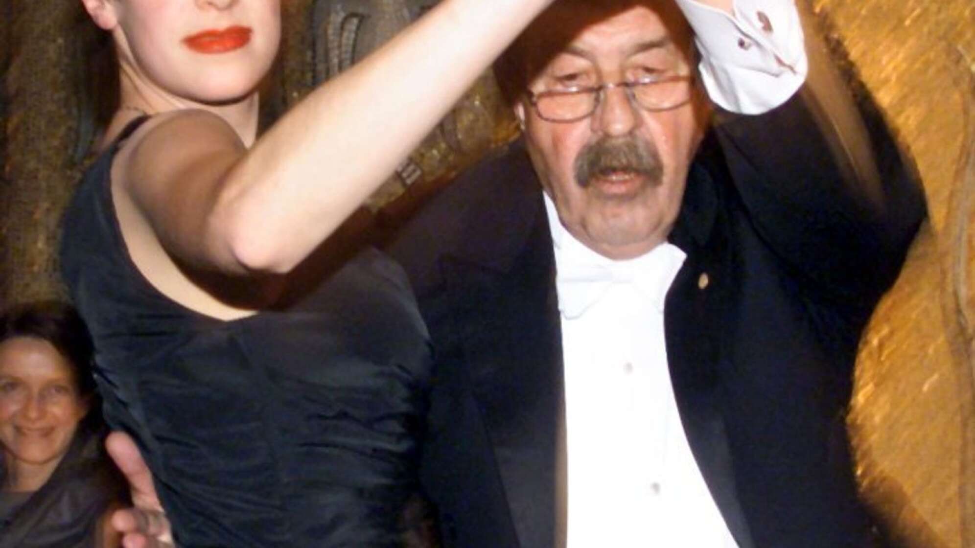 Helene Grass beim Tanz mit ihrem Vater Günter Grass