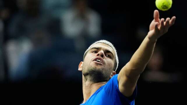 Alcaraz nach Schreckmoment im Achtelfinale von Tokio