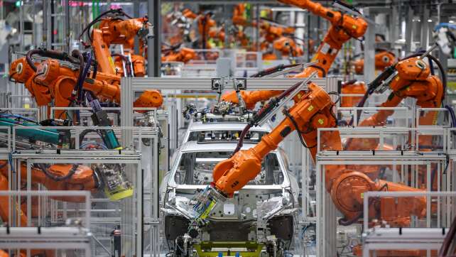 Autoindustrie fährt Investitionen in Roboter deutlich zurück