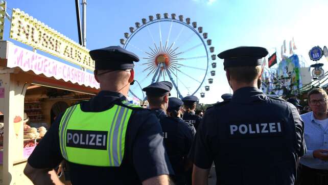 Wiesn-Bedienung begrapscht? Mann festgenommen
