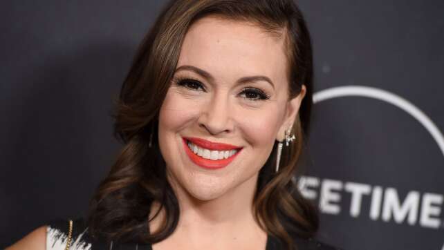 Alyssa Milano hat ihre Brustimplantate entfernen lassen