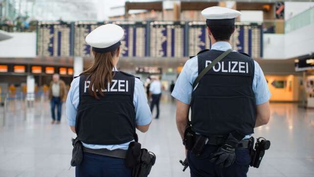 Mutmaßlicher Millionenbetrüger am Flughafen gefasst
