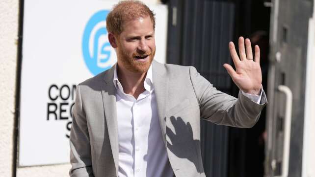 Aussöhnung mit König Charles? Harry vermutet Sabotage