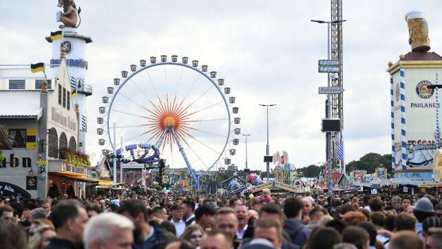 Wiesn-Gelände wegen Überfüllung geschlossen