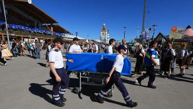 Über 900 Einsätze - Feuerwehr spricht von normaler Wiesn